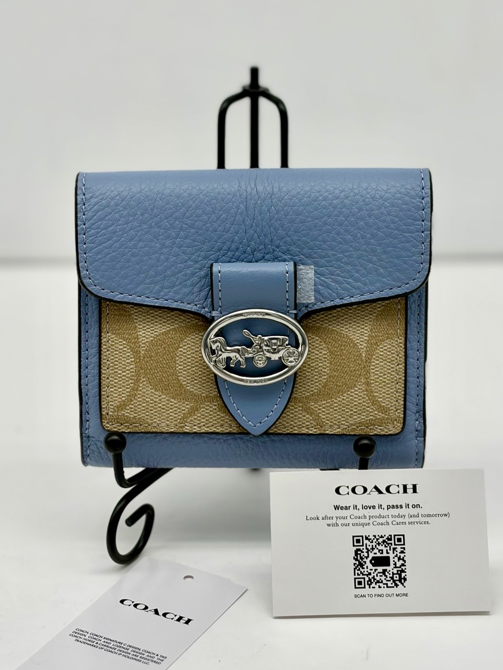 COACH GEORGIE SMALL WALLET IN SIGNATURE CANVAS
NWT